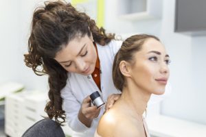 Jak wygląda badanie dermatoskopowe